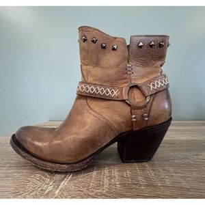 Lucchese M6048 Studded Harness Ankle Booties Tan Leather 7.5 B